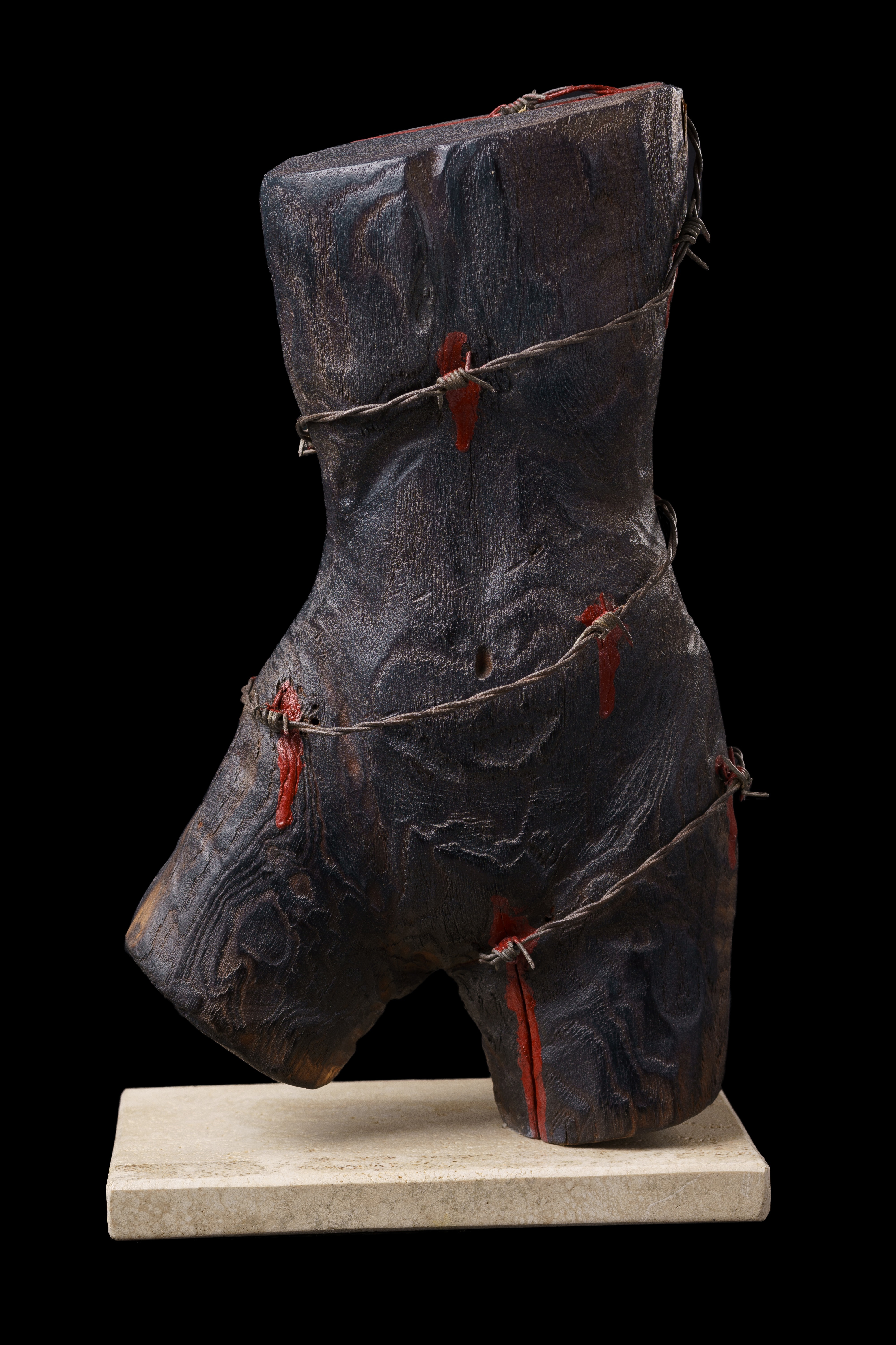 Escultura 'La Esclava' tallada en madera de lenga, 80cm de altura